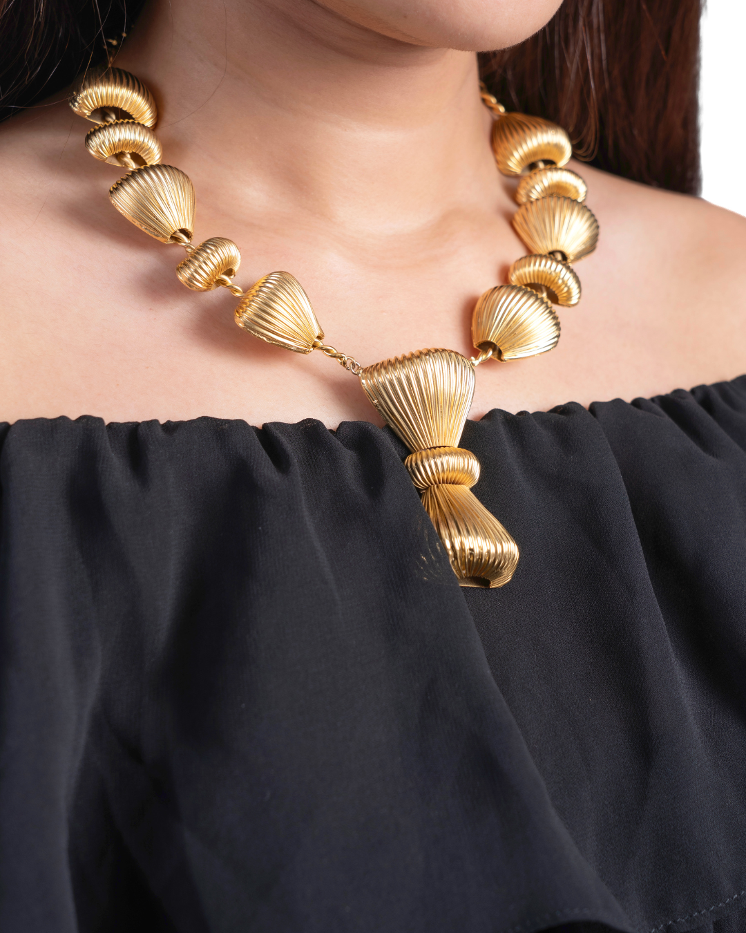 Golden Twisted Cascade Necklace – Elegant 18K Gold-Plated Statement Necklace | Siiri Luxury Jewellery Collection