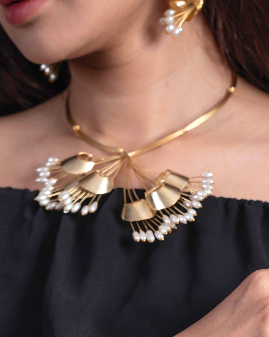 Gold Pearl Bouquet Necklace – Elegant 18K Gold-Plated Pearl Necklace | Siiri Luxury Floral Jewelry