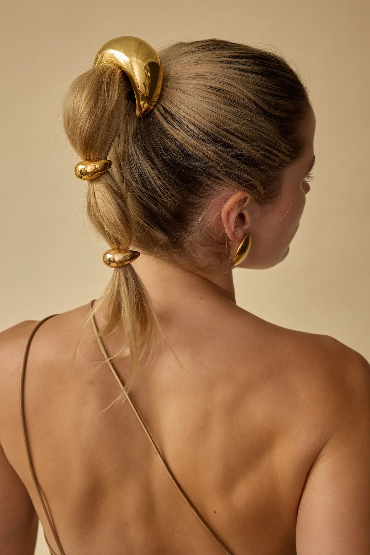 Glamorous 18K Gold-Plated Statement Hair Cuff – Luxury Hair Accessory