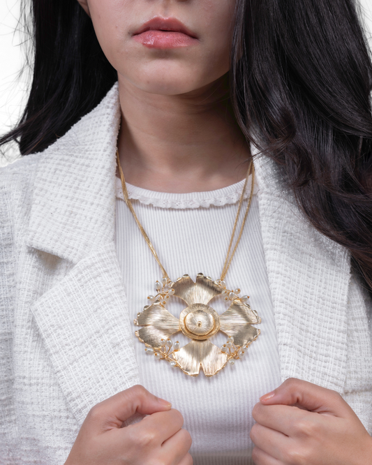 Gold Blossom Chain – Luxurious 18K Gold-Plated Floral Necklace | Siiri Designer Jewelry Collection